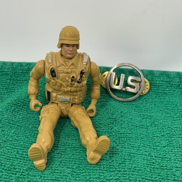 3.5” Desert Storm Soldier Trooper Action Figure Toy with U.S. vintage pin - Picture 11 of 16